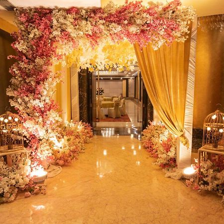 Radisson Blu Kaushambi Delhi Ncr Otel Ghaziabad Dış mekan fotoğraf