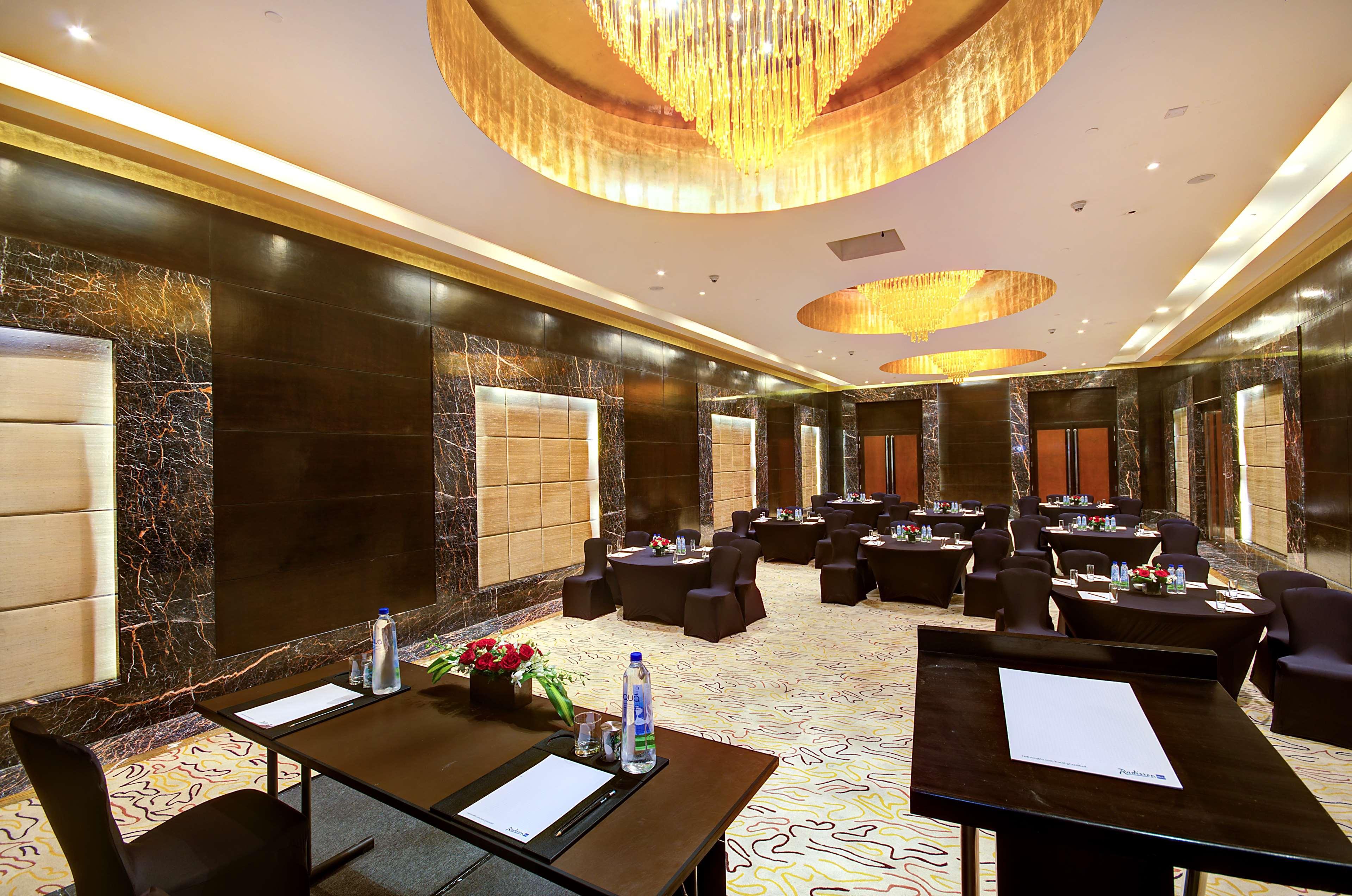 Radisson Blu Kaushambi Delhi Ncr Otel Ghaziabad Dış mekan fotoğraf