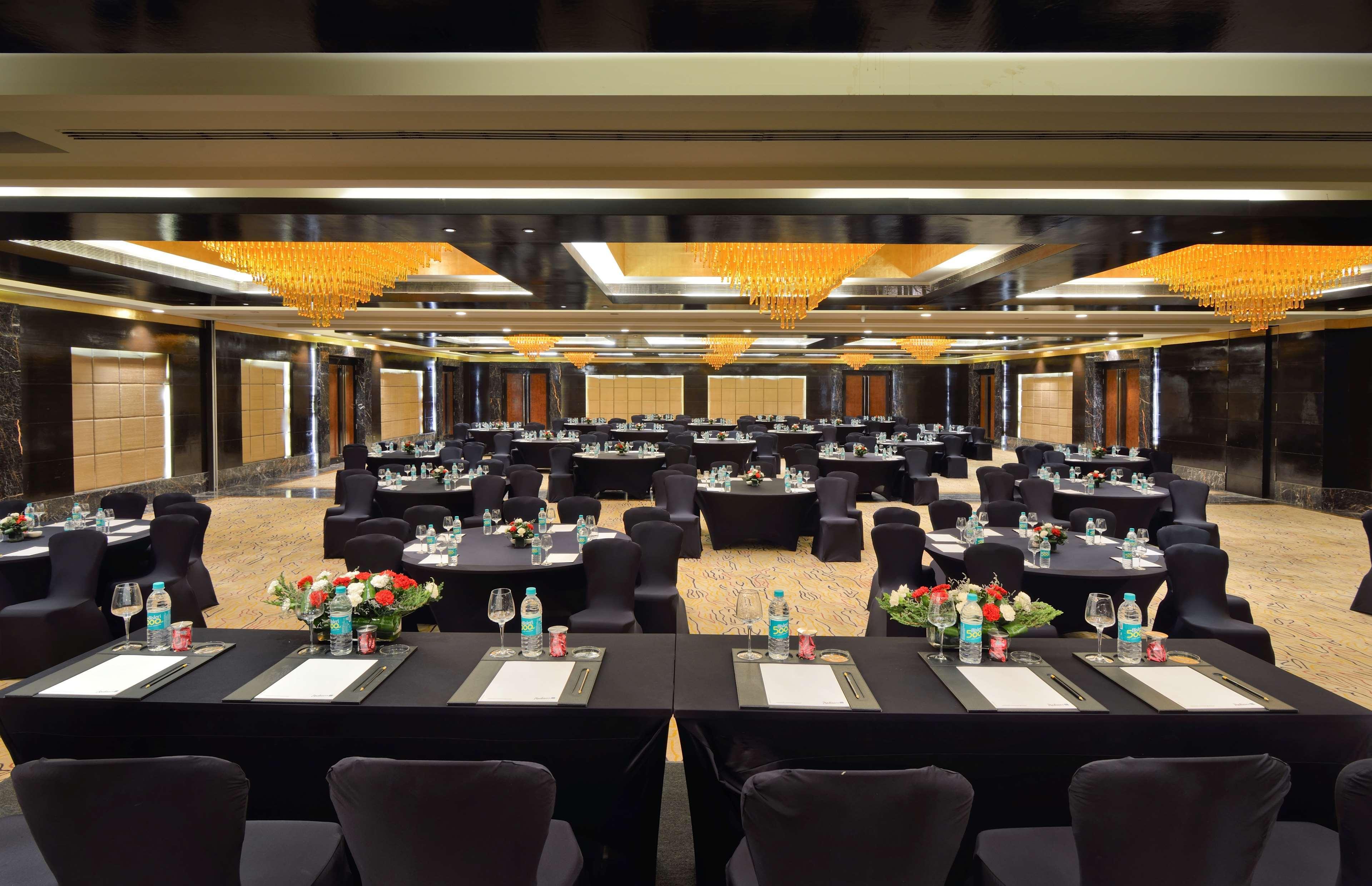 Radisson Blu Kaushambi Delhi Ncr Otel Ghaziabad Dış mekan fotoğraf