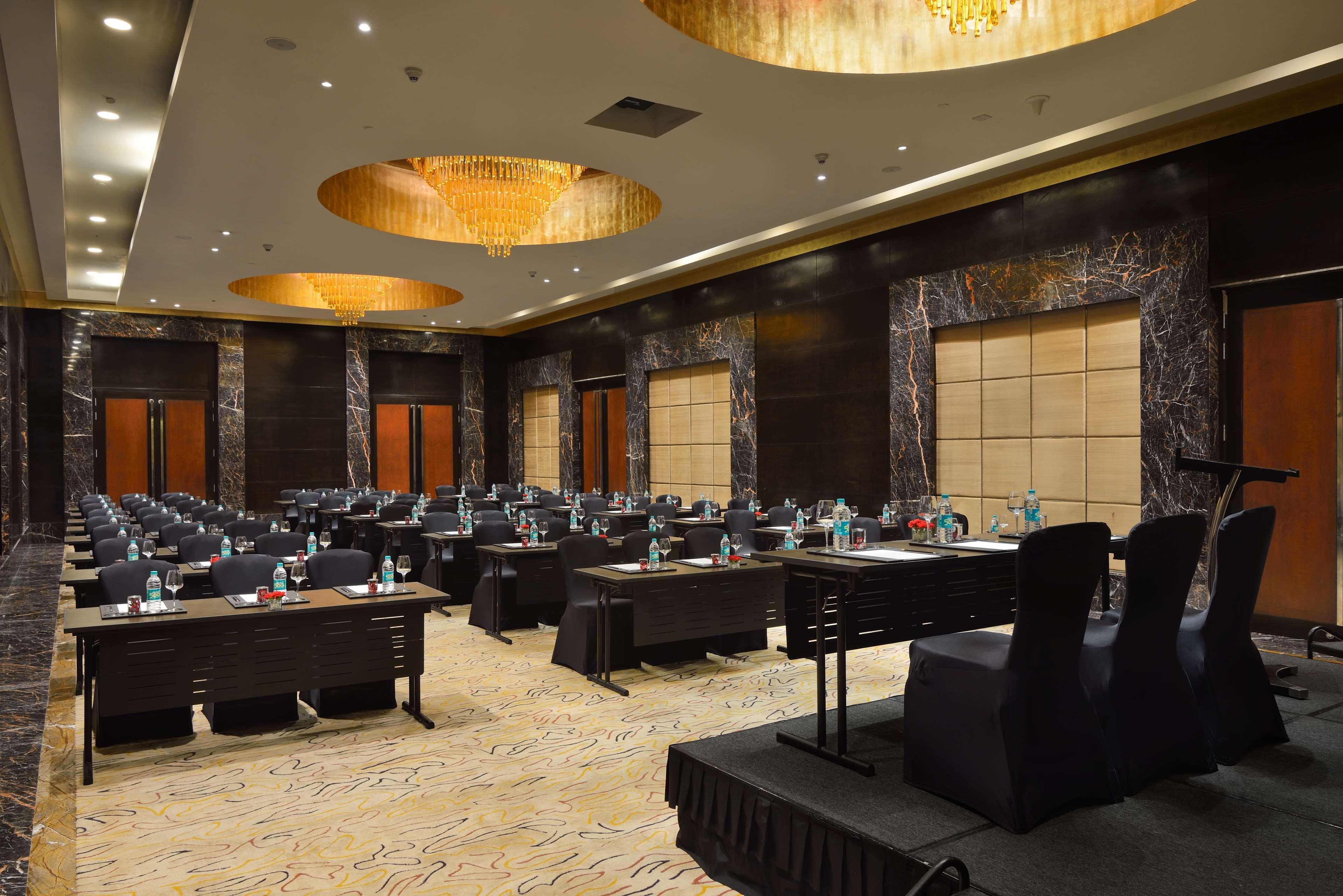Radisson Blu Kaushambi Delhi Ncr Otel Ghaziabad Dış mekan fotoğraf