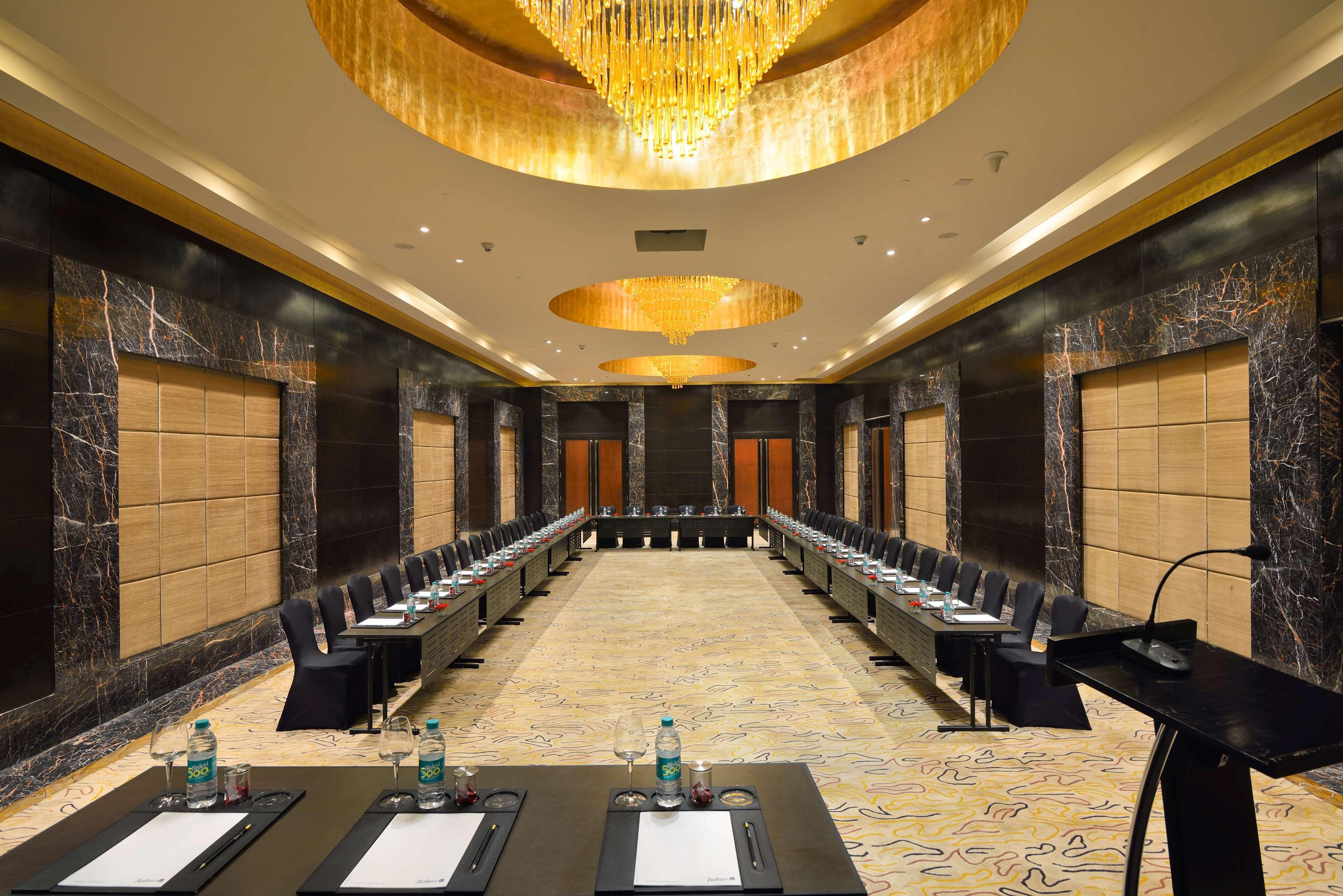 Radisson Blu Kaushambi Delhi Ncr Otel Ghaziabad Dış mekan fotoğraf