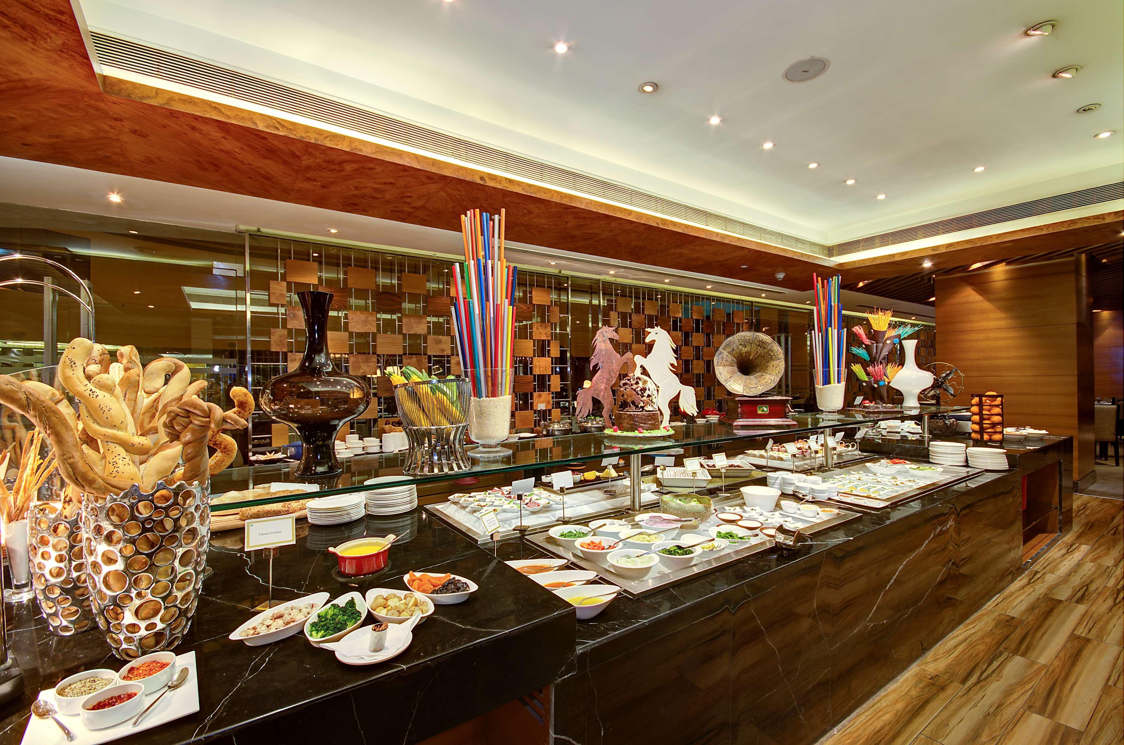 Radisson Blu Kaushambi Delhi Ncr Otel Ghaziabad Dış mekan fotoğraf