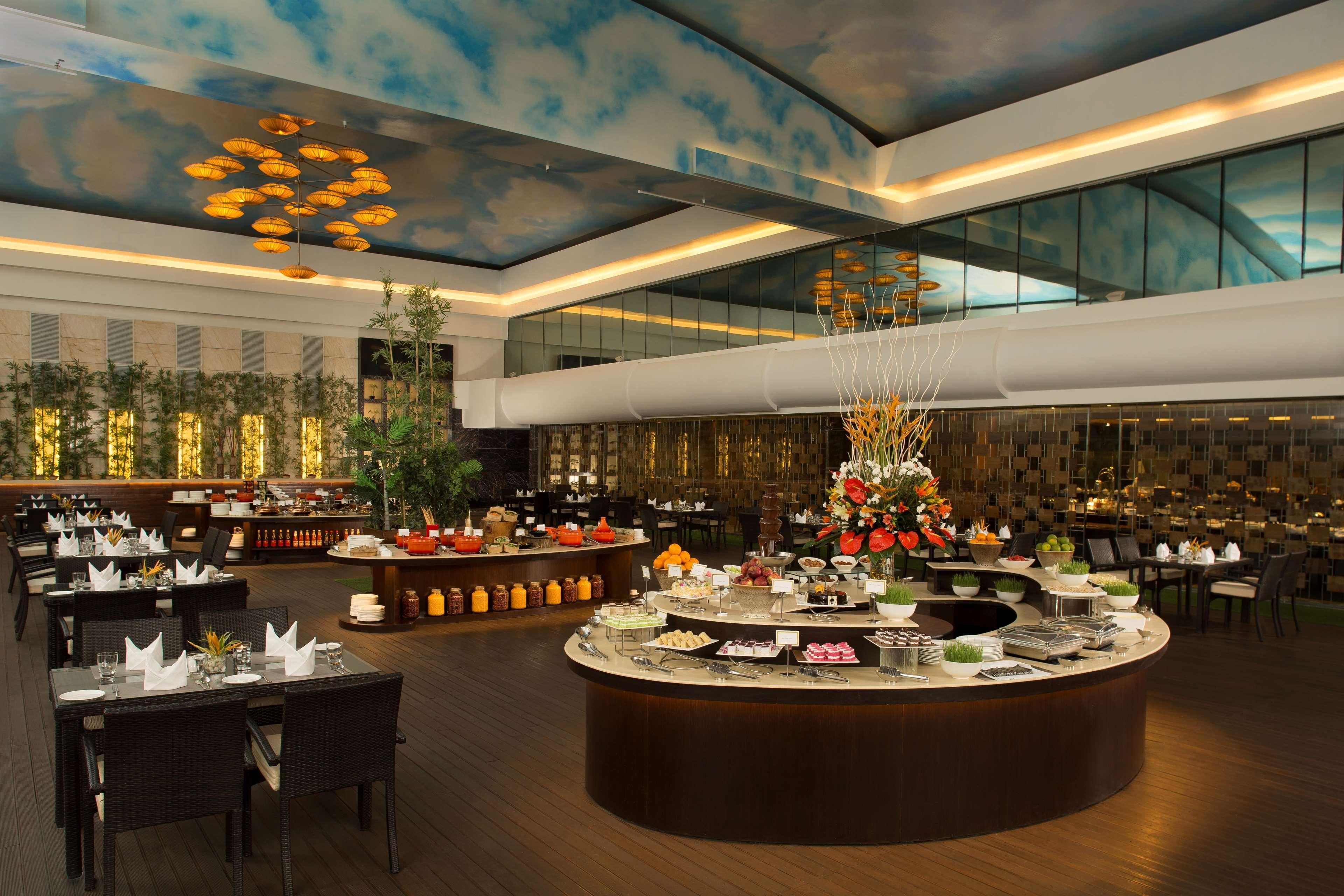 Radisson Blu Kaushambi Delhi Ncr Otel Ghaziabad Dış mekan fotoğraf