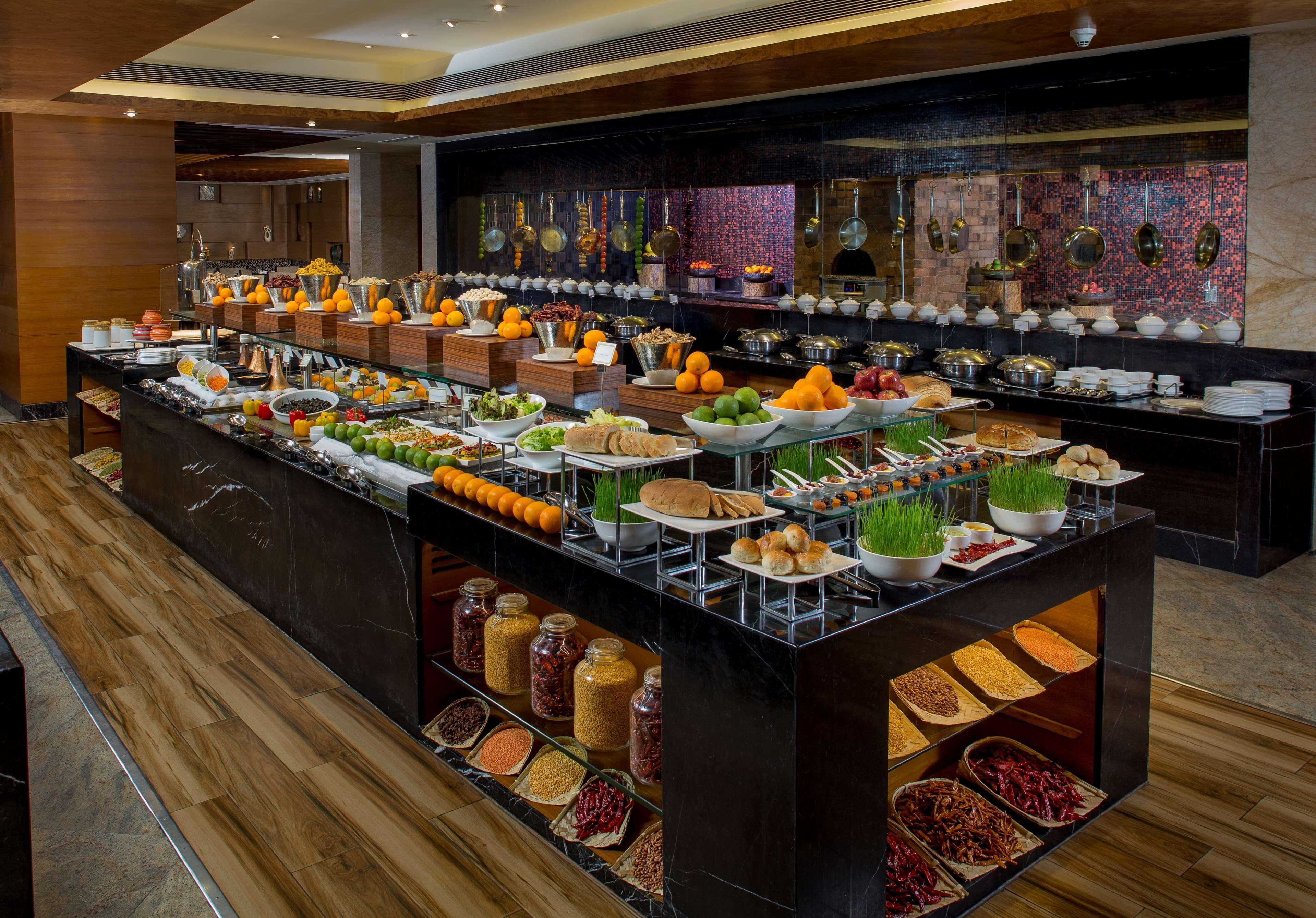 Radisson Blu Kaushambi Delhi Ncr Otel Ghaziabad Dış mekan fotoğraf