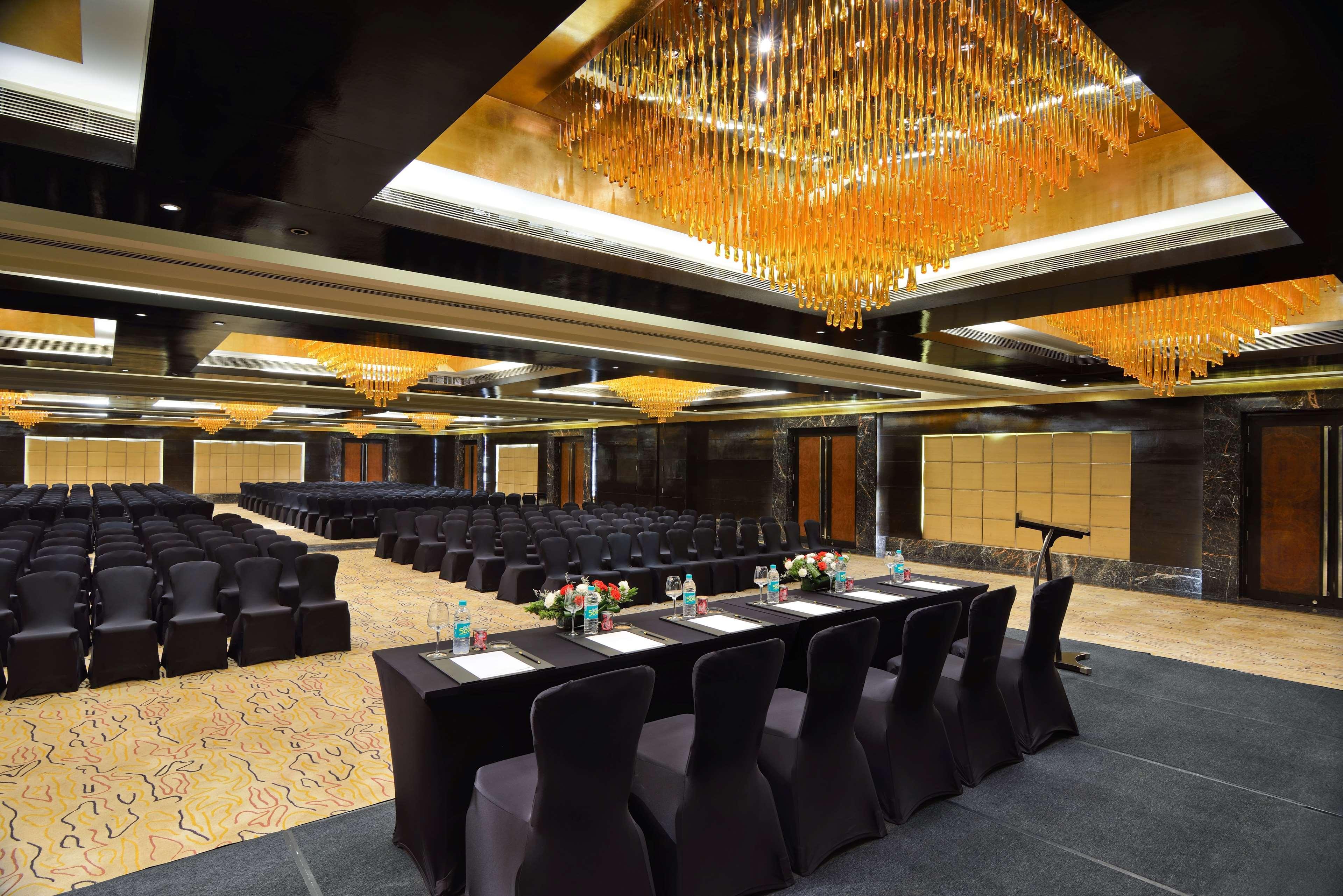 Radisson Blu Kaushambi Delhi Ncr Otel Ghaziabad Dış mekan fotoğraf