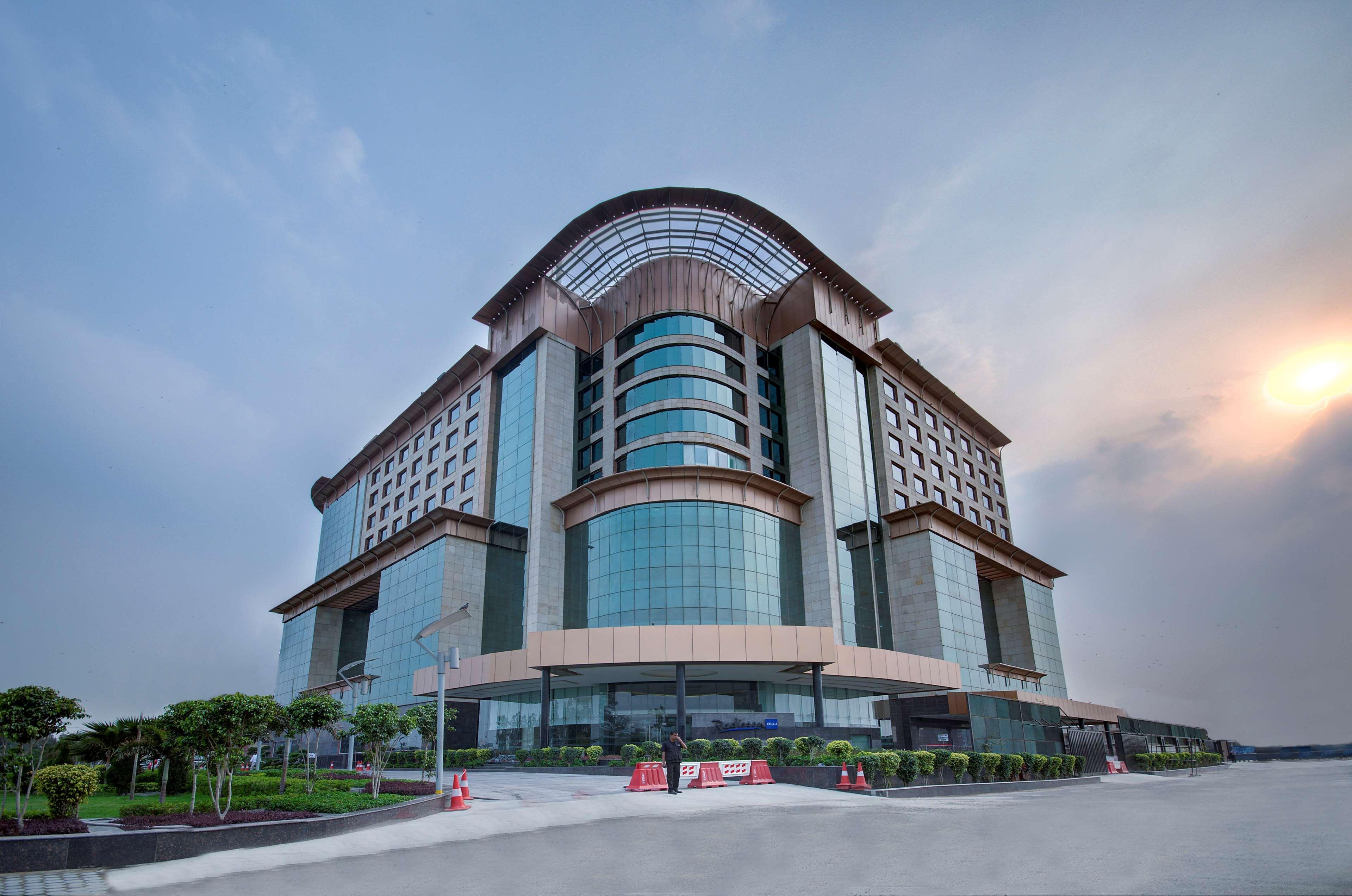 Radisson Blu Kaushambi Delhi Ncr Otel Ghaziabad Dış mekan fotoğraf