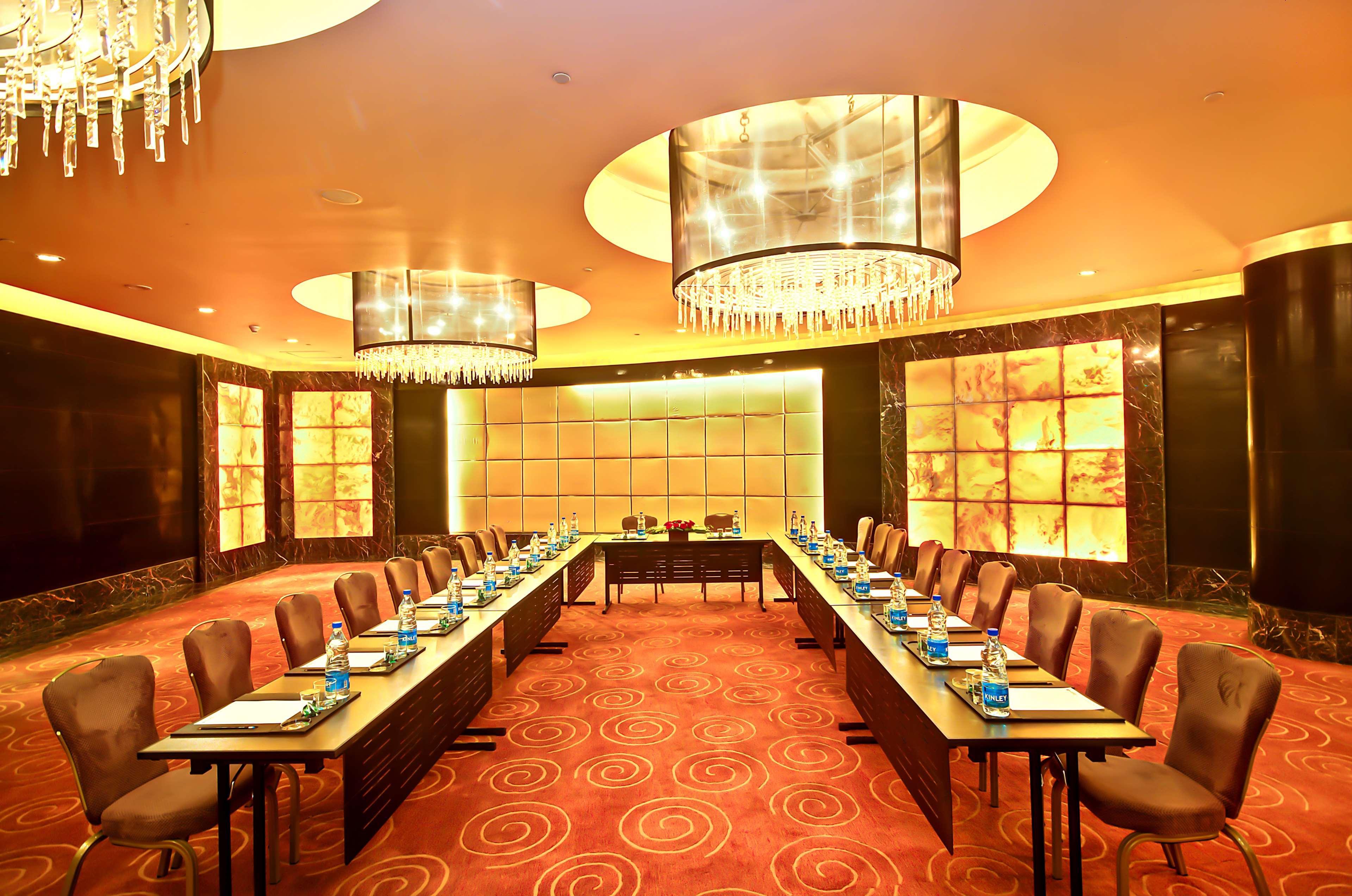 Radisson Blu Kaushambi Delhi Ncr Otel Ghaziabad Dış mekan fotoğraf
