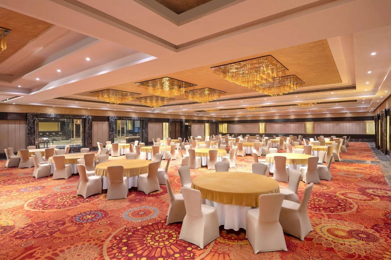 Radisson Blu Kaushambi Delhi Ncr Otel Ghaziabad Dış mekan fotoğraf