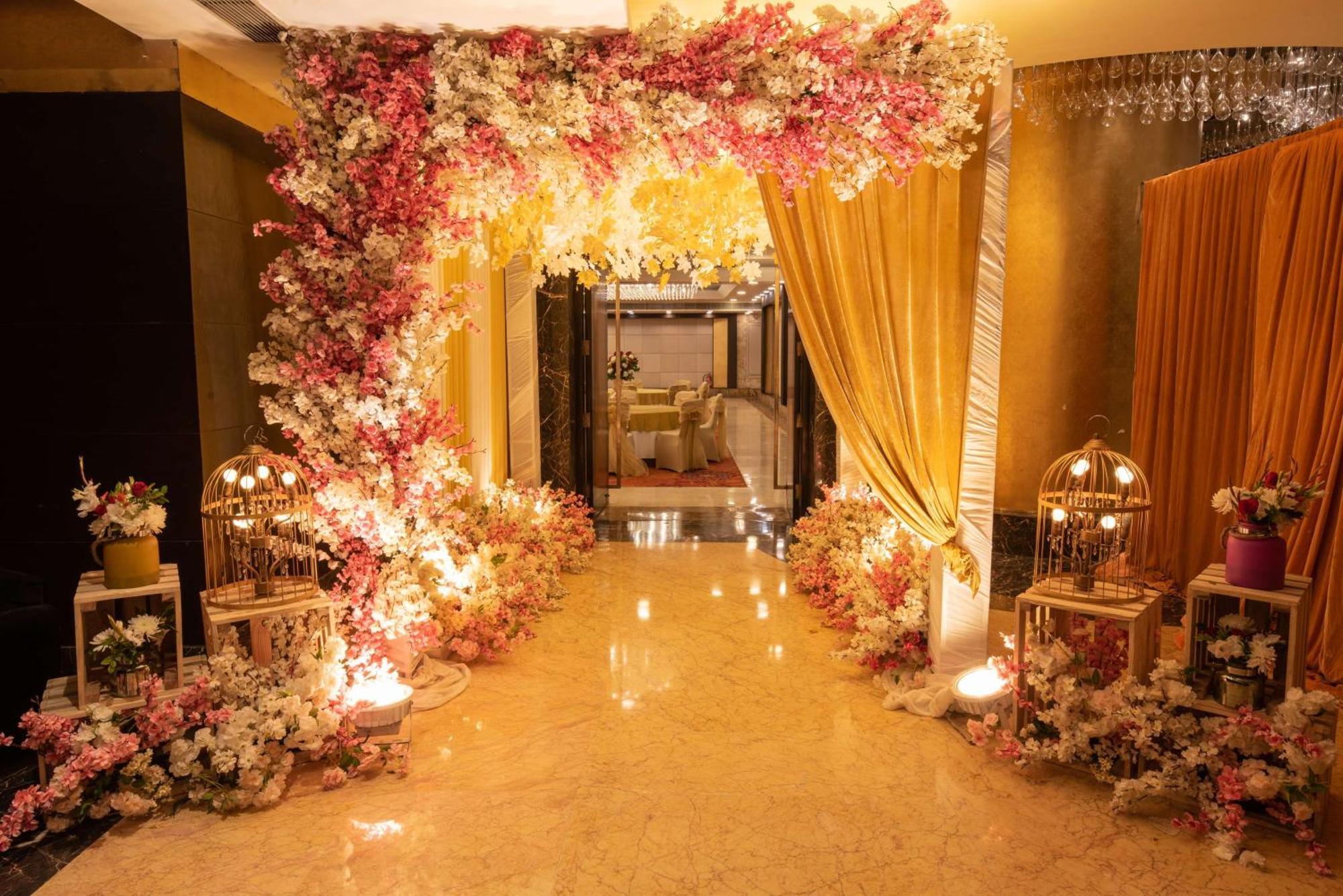Radisson Blu Kaushambi Delhi Ncr Otel Ghaziabad Dış mekan fotoğraf
