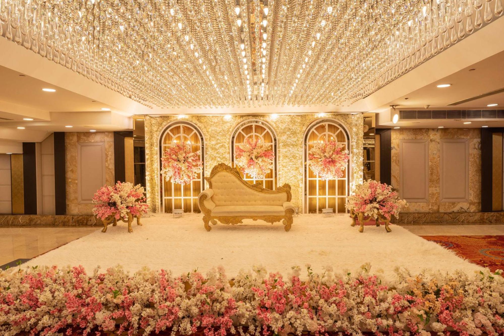 Radisson Blu Kaushambi Delhi Ncr Otel Ghaziabad Dış mekan fotoğraf