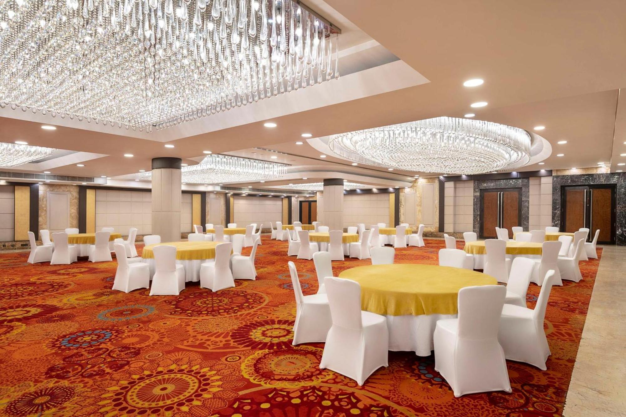 Radisson Blu Kaushambi Delhi Ncr Otel Ghaziabad Dış mekan fotoğraf