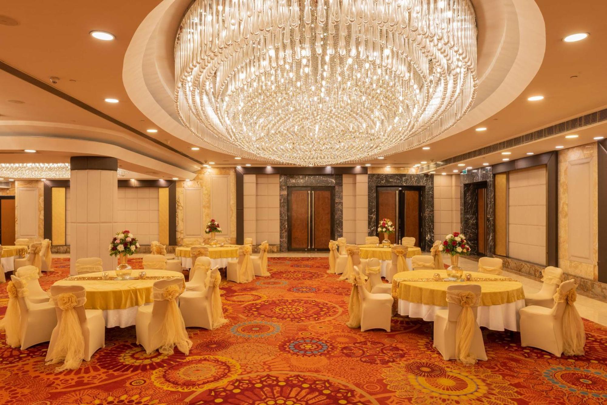 Radisson Blu Kaushambi Delhi Ncr Otel Ghaziabad Dış mekan fotoğraf