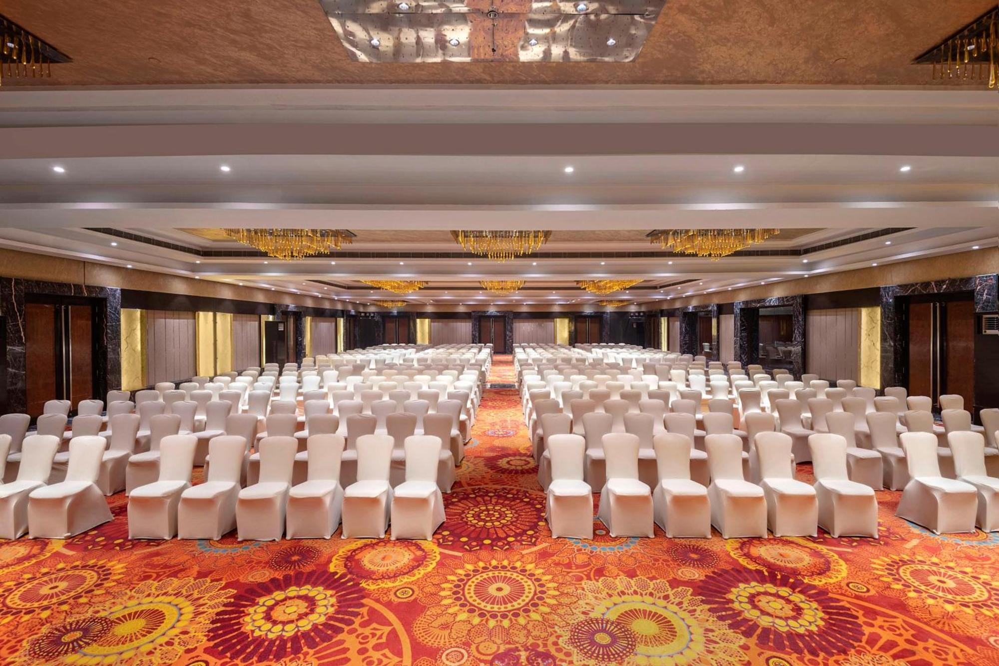 Radisson Blu Kaushambi Delhi Ncr Otel Ghaziabad Dış mekan fotoğraf
